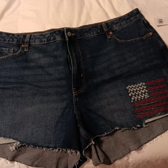 Distressed Denim Shorts w/ American Flag Patch – Size 22 - Picture 2 of 7